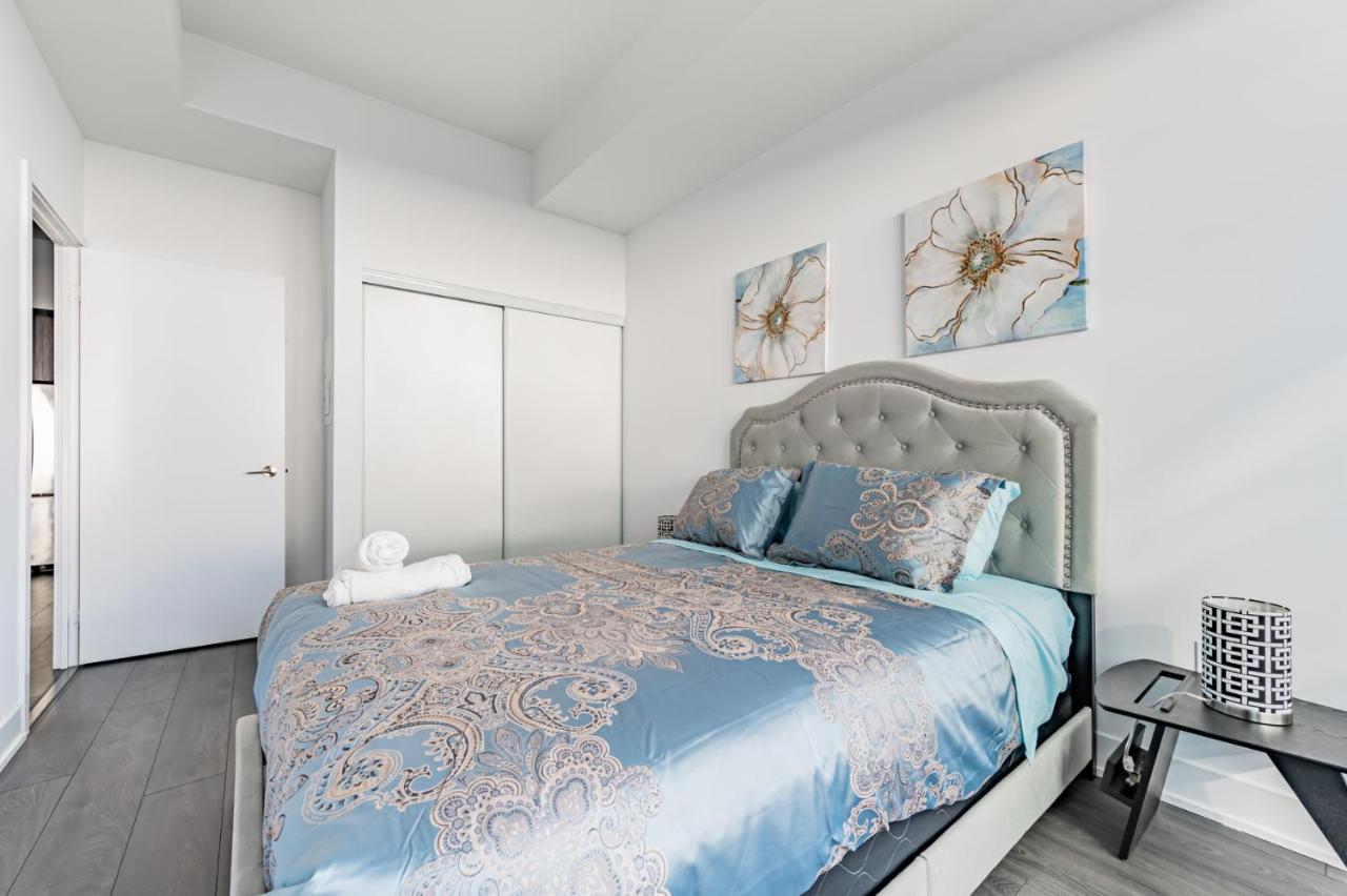 Condo In Parklawn & Lake Shore With Free Parking Close To Airport Toronto Buitenkant foto