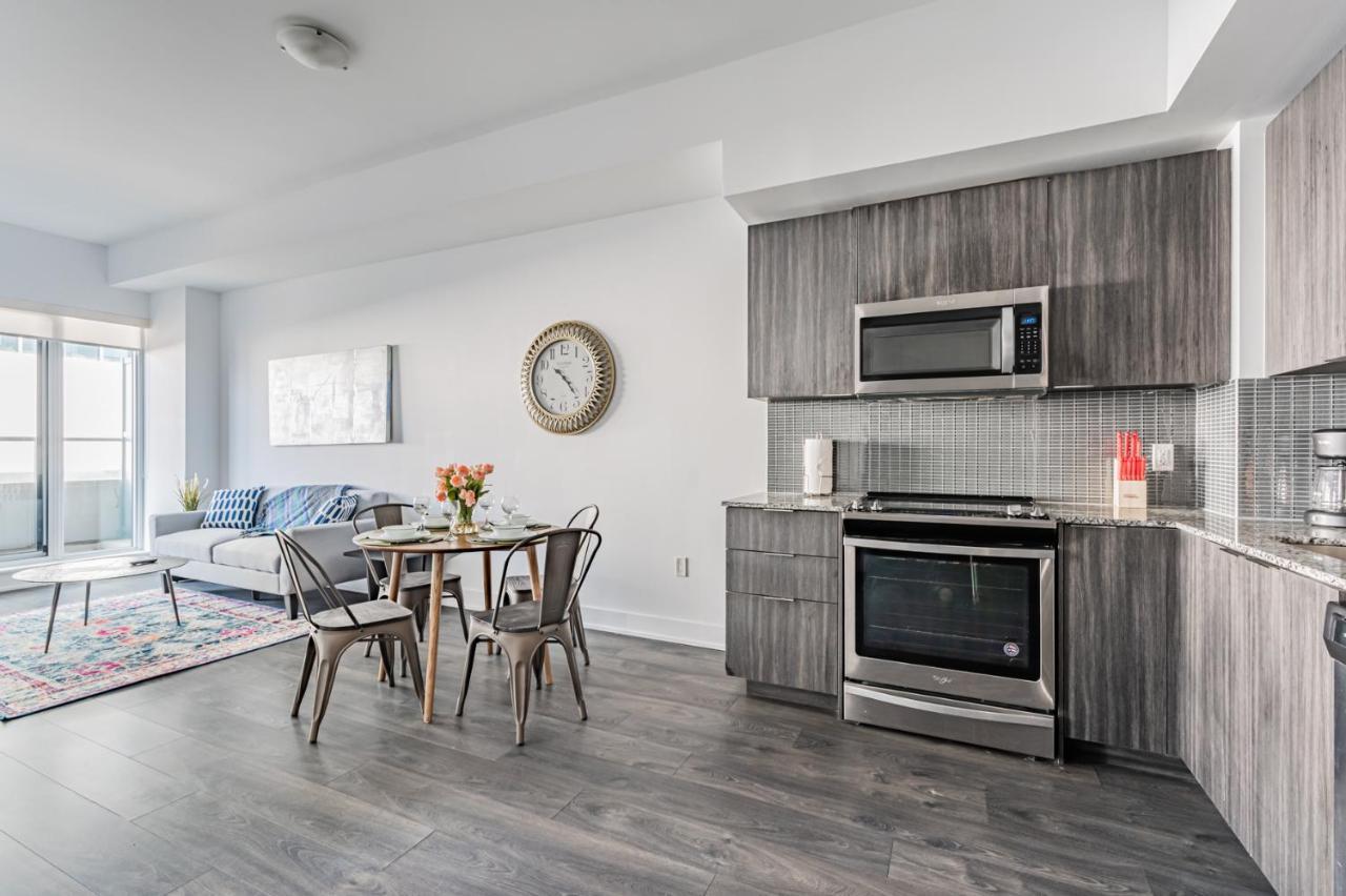 Condo In Parklawn & Lake Shore With Free Parking Close To Airport Toronto Buitenkant foto