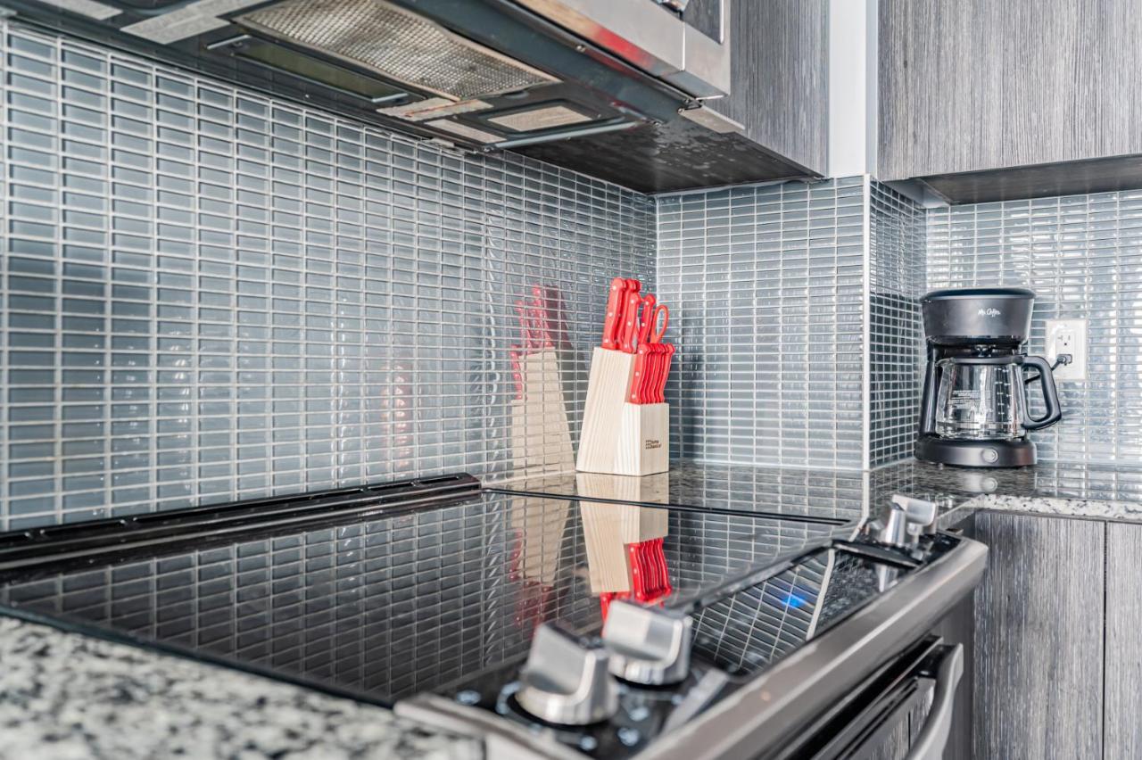 Condo In Parklawn & Lake Shore With Free Parking Close To Airport Toronto Buitenkant foto