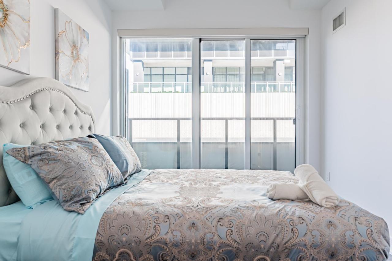 Condo In Parklawn & Lake Shore With Free Parking Close To Airport Toronto Buitenkant foto