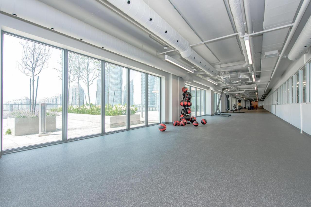Condo In Parklawn & Lake Shore With Free Parking Close To Airport Toronto Buitenkant foto