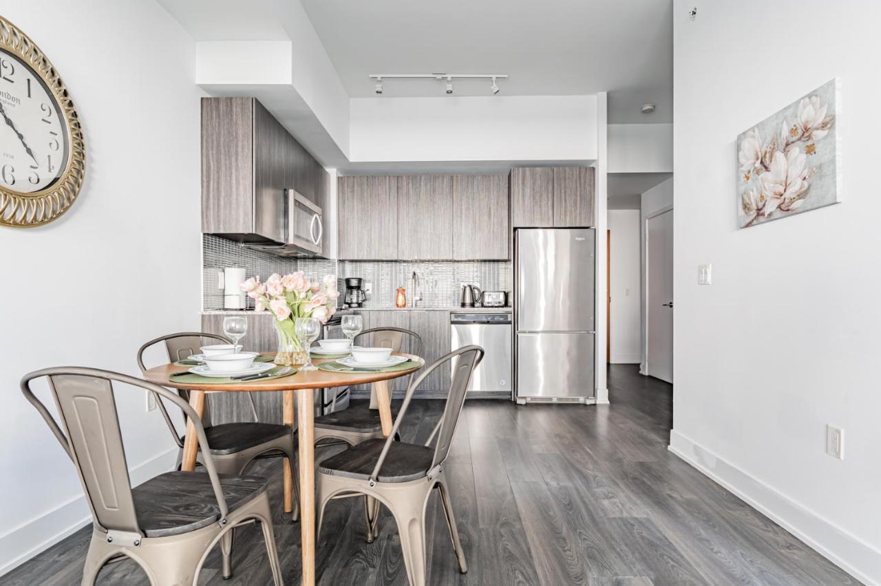 Condo In Parklawn & Lake Shore With Free Parking Close To Airport Toronto Buitenkant foto