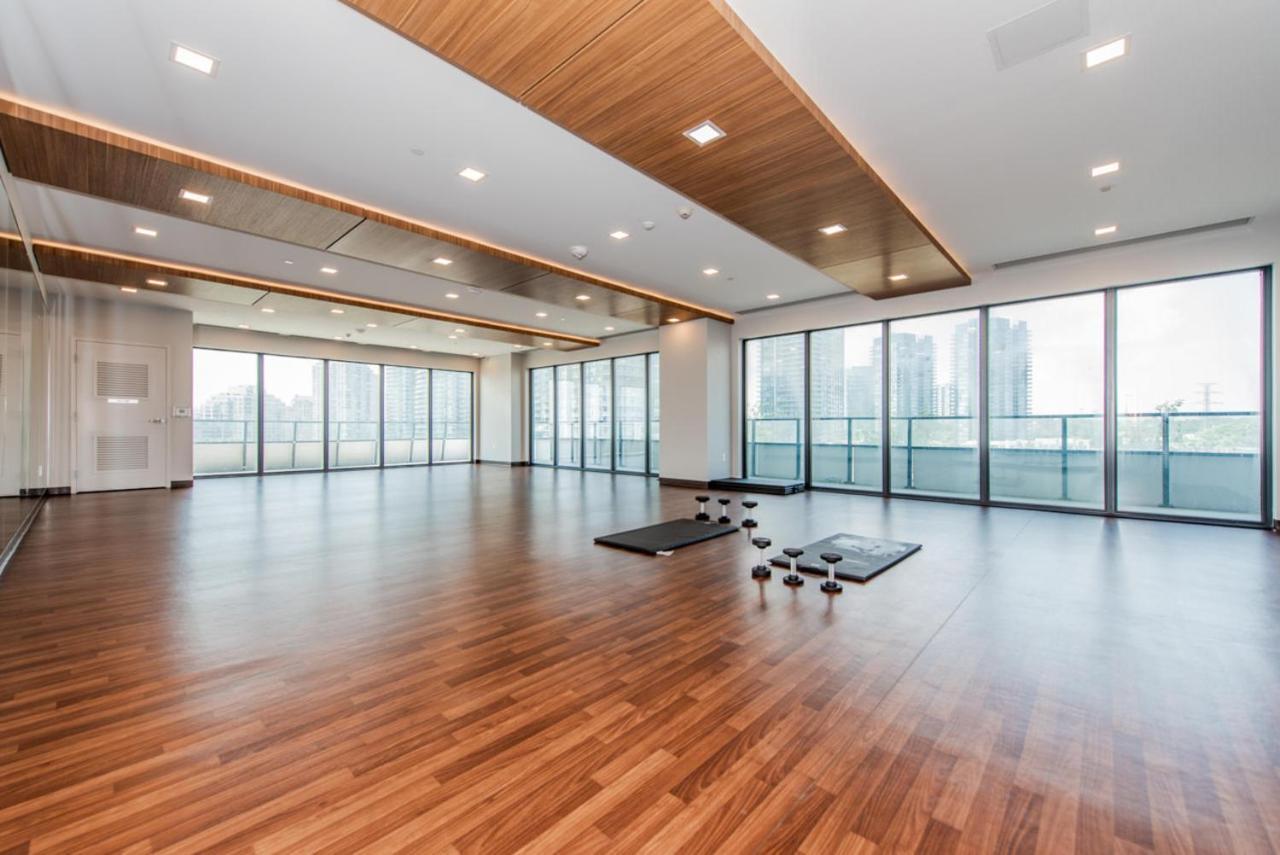 Condo In Parklawn & Lake Shore With Free Parking Close To Airport Toronto Buitenkant foto