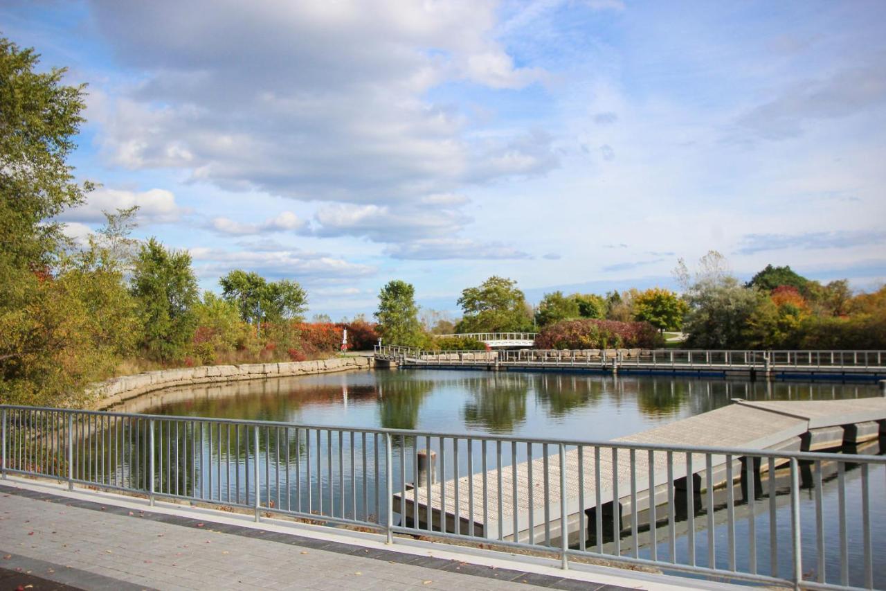 Condo In Parklawn & Lake Shore With Free Parking Close To Airport Toronto Buitenkant foto