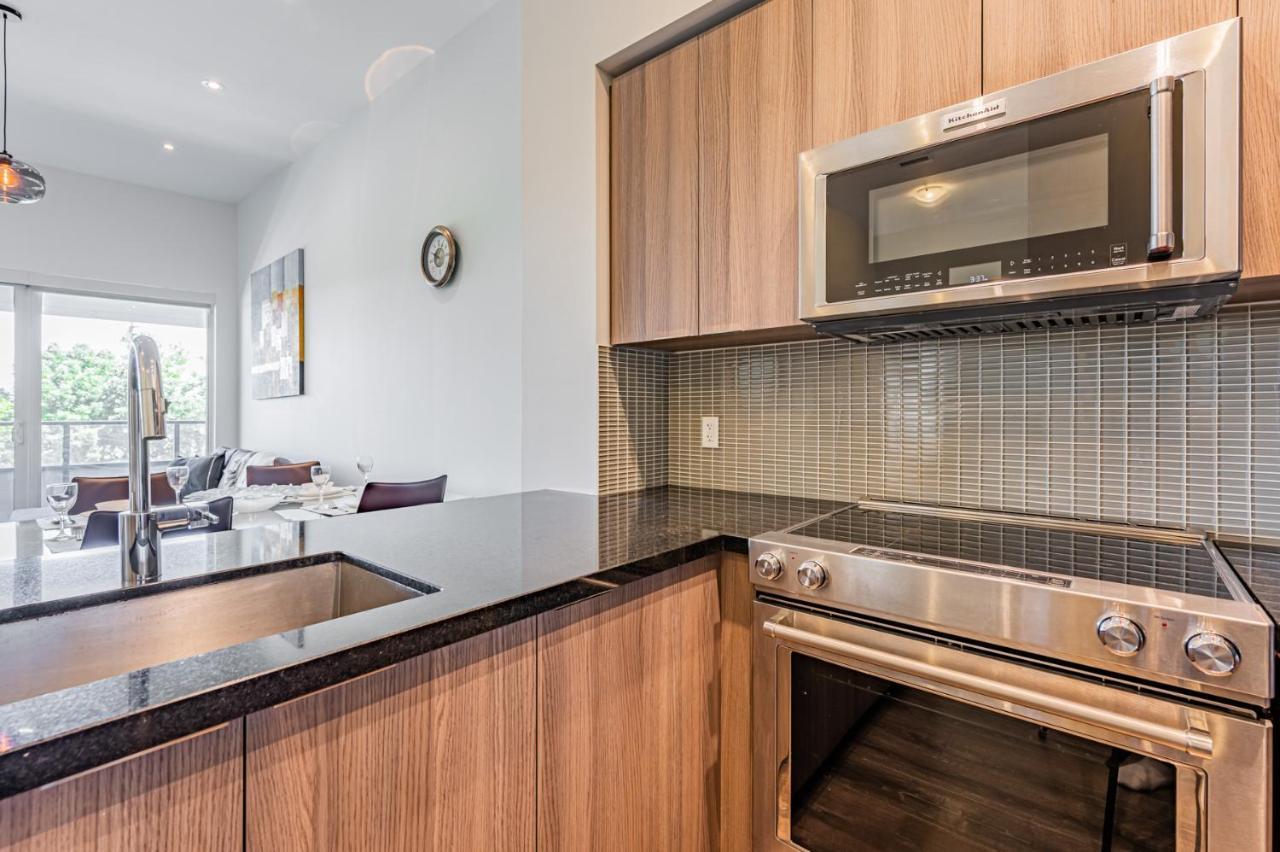 Condo In Parklawn & Lake Shore With Free Parking Close To Airport Toronto Buitenkant foto