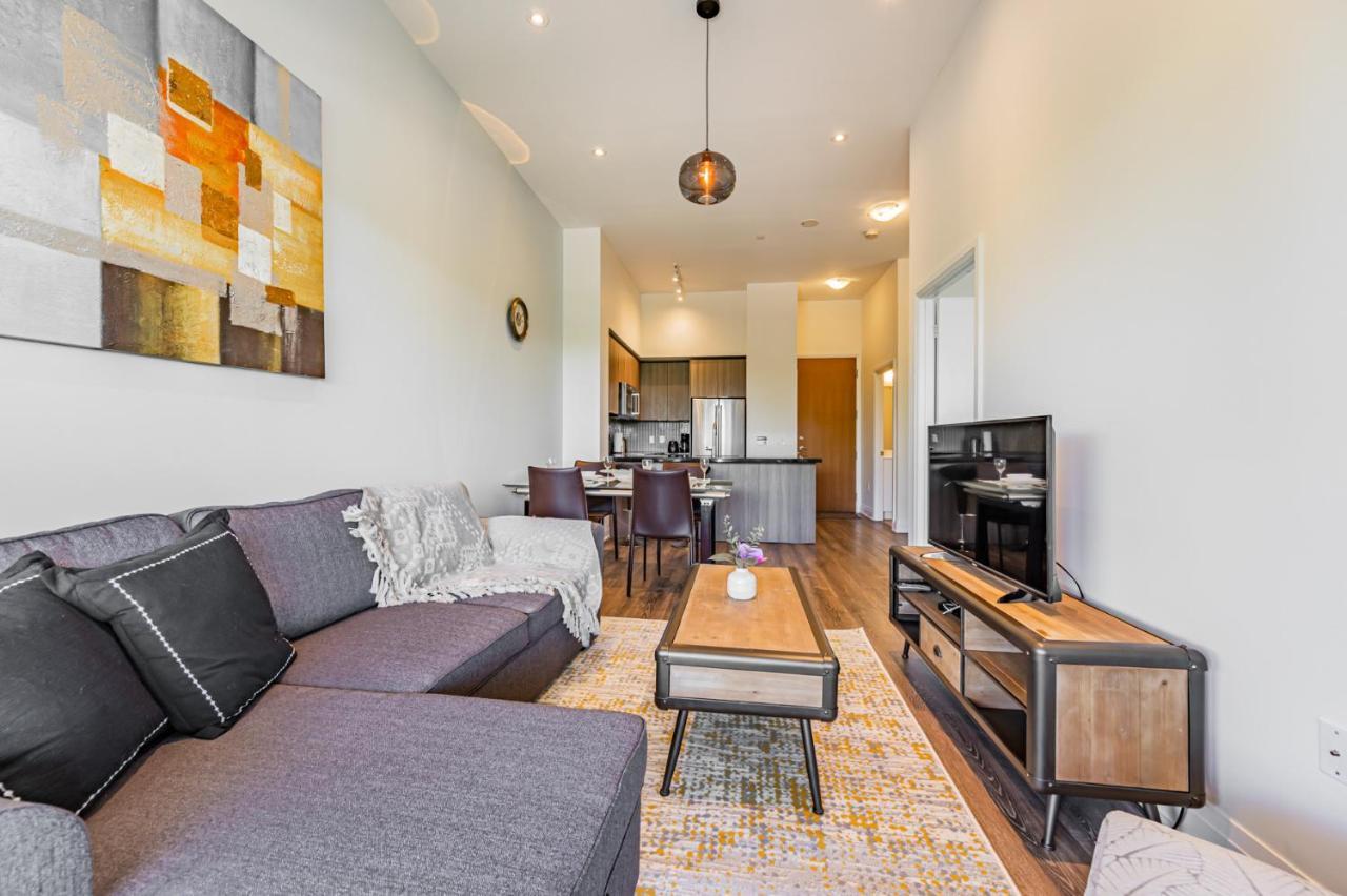 Condo In Parklawn & Lake Shore With Free Parking Close To Airport Toronto Buitenkant foto