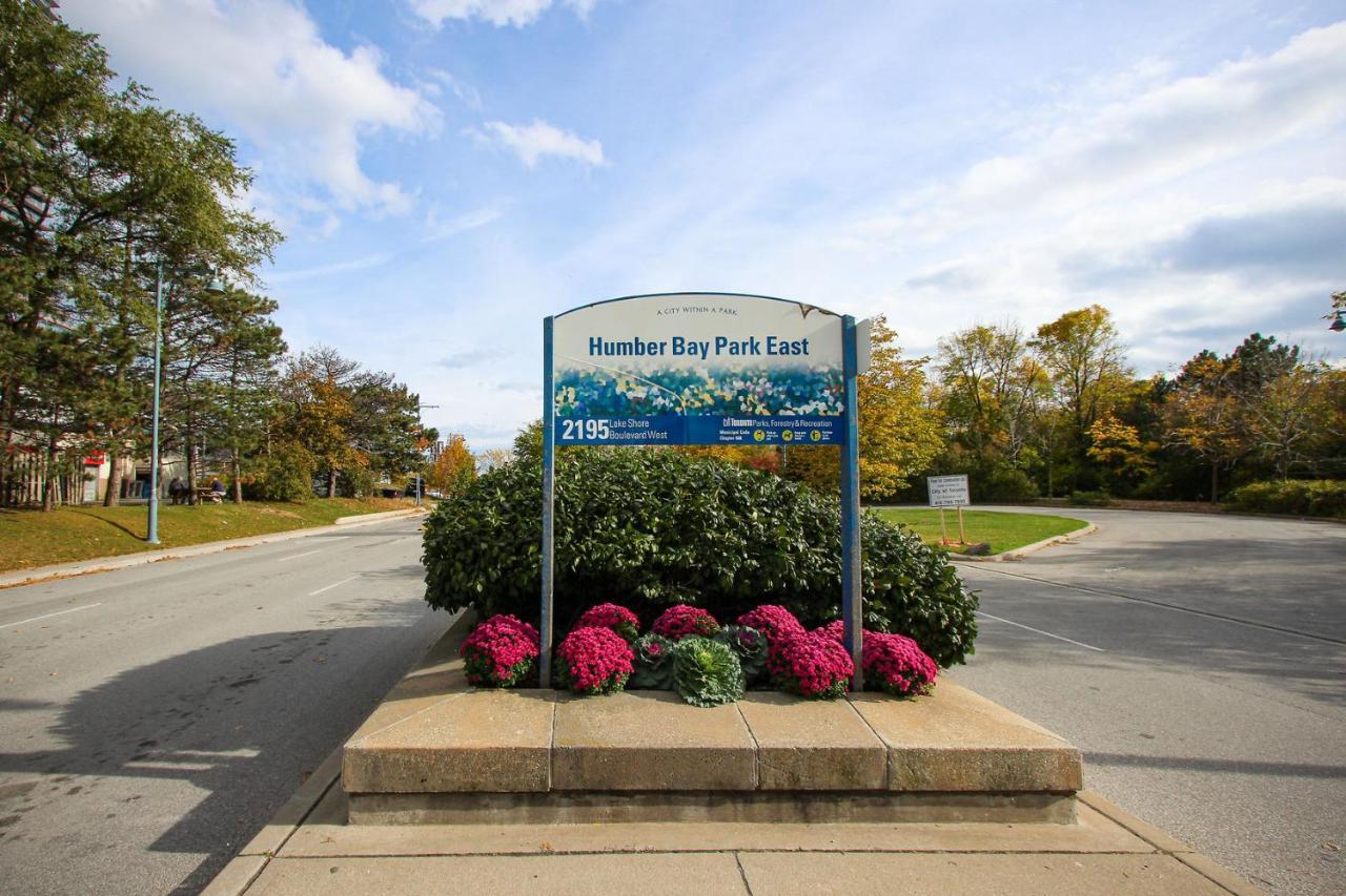 Condo In Parklawn & Lake Shore With Free Parking Close To Airport Toronto Buitenkant foto