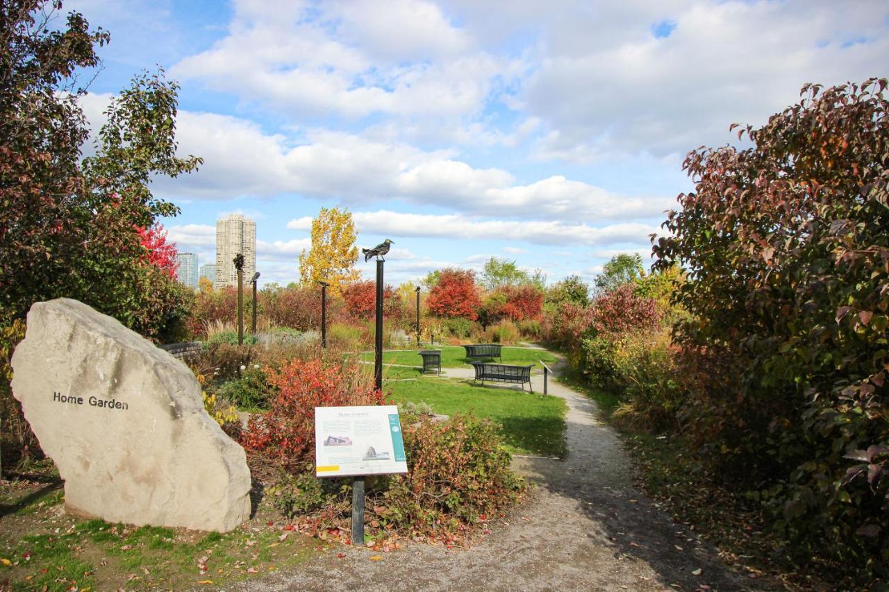 Condo In Parklawn & Lake Shore With Free Parking Close To Airport Toronto Buitenkant foto