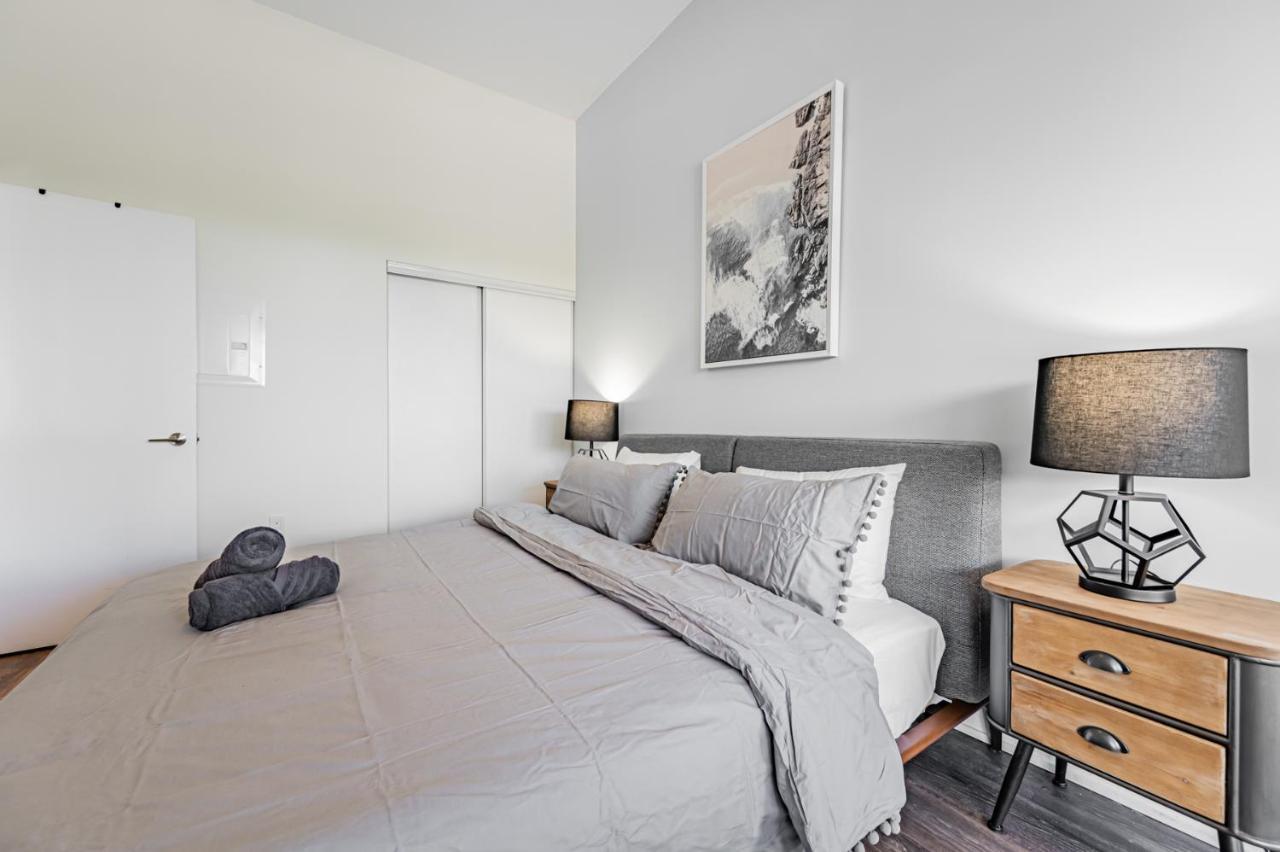 Condo In Parklawn & Lake Shore With Free Parking Close To Airport Toronto Buitenkant foto