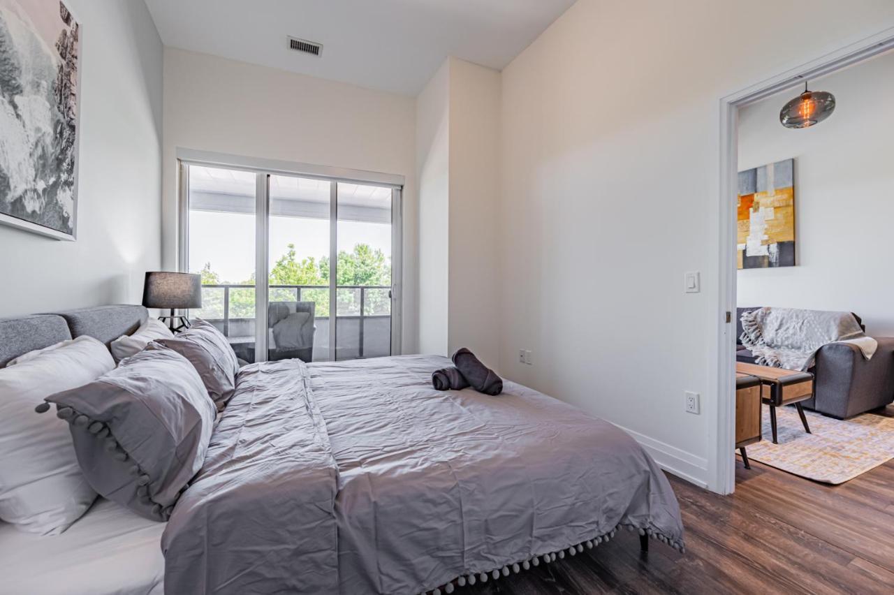 Condo In Parklawn & Lake Shore With Free Parking Close To Airport Toronto Buitenkant foto