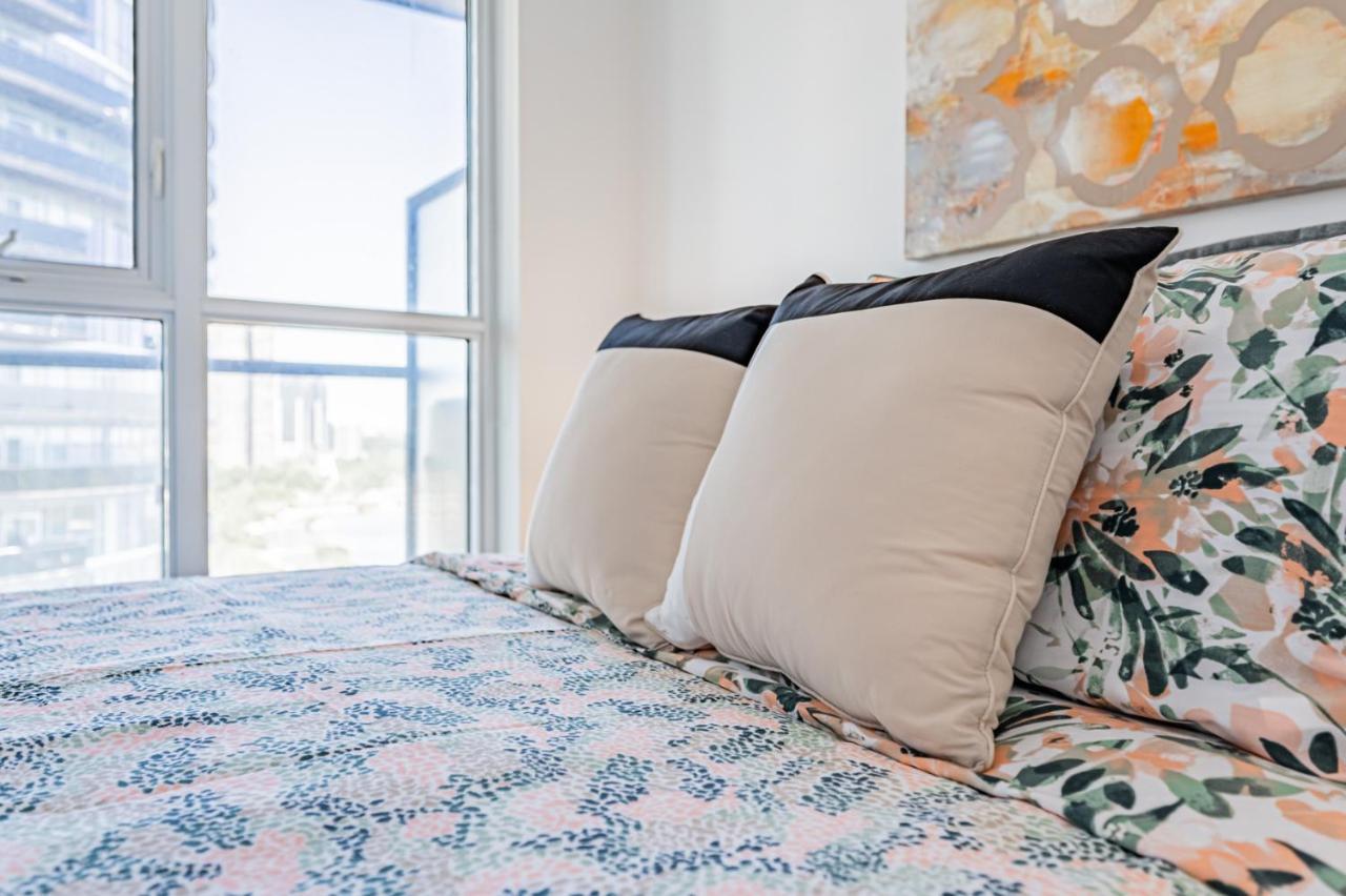 Condo In Parklawn & Lake Shore With Free Parking Close To Airport Toronto Buitenkant foto