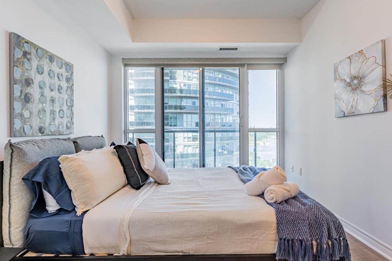 Condo In Parklawn & Lake Shore With Free Parking Close To Airport Toronto Buitenkant foto