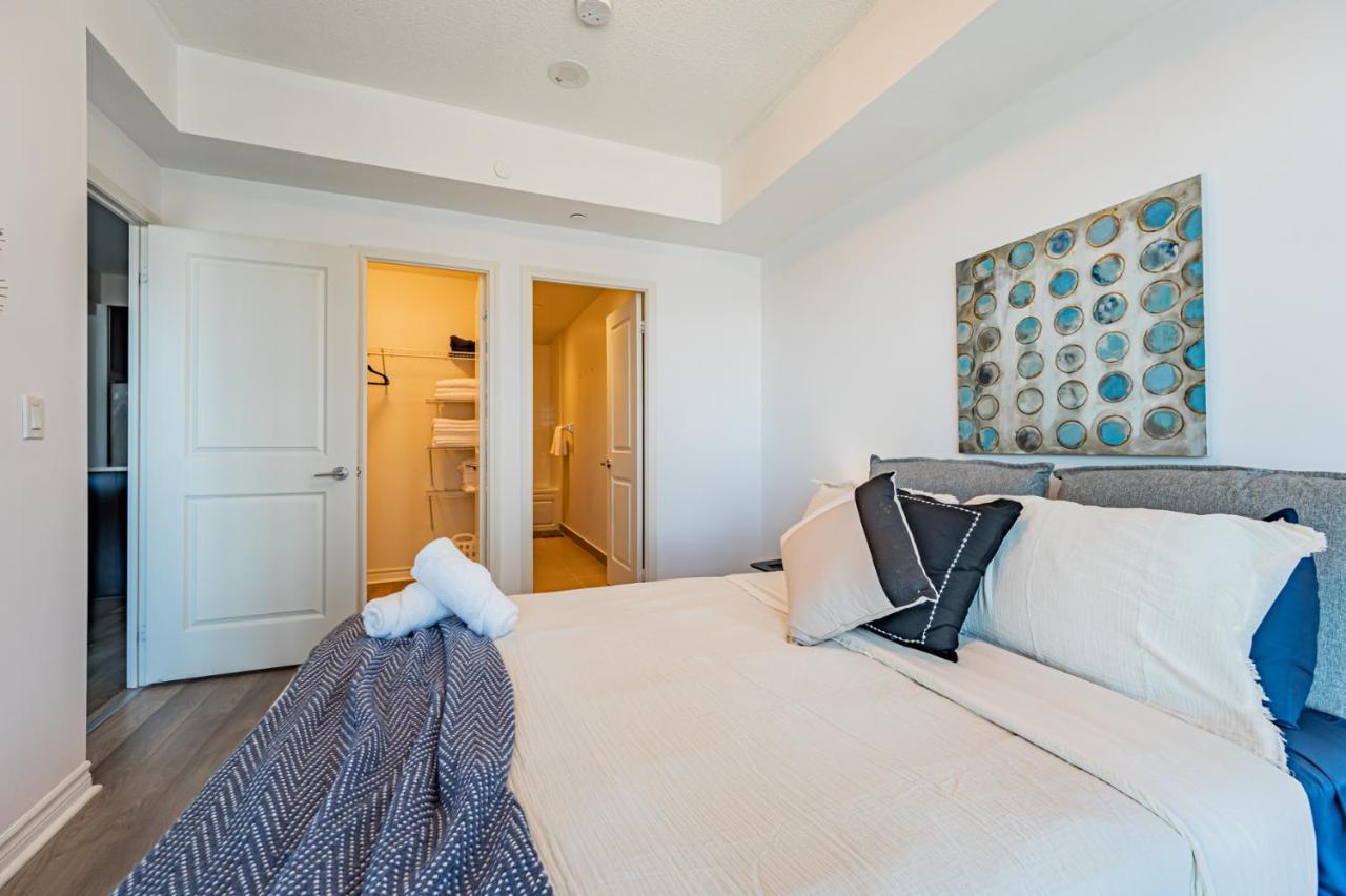 Condo In Parklawn & Lake Shore With Free Parking Close To Airport Toronto Buitenkant foto