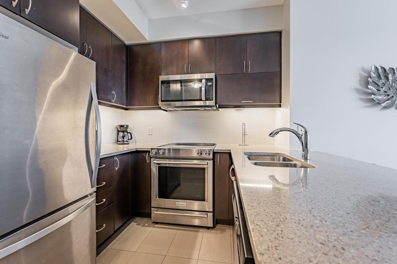 Condo In Parklawn & Lake Shore With Free Parking Close To Airport Toronto Buitenkant foto